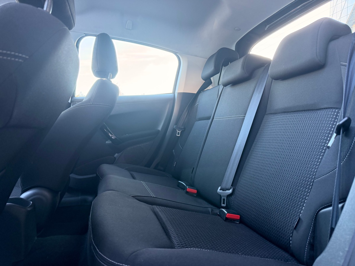 Peugeot 208 Allure 1.2 110 cv BVM5 - Distribution OK / 1ère main