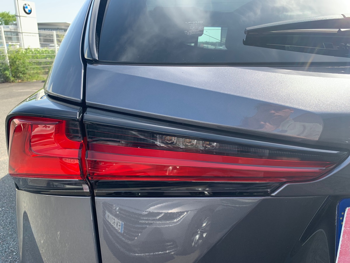 Lexus NX 300h 197 ch | F-SPORT 4WD | Caméra de recul | Siéges électriques | Toit panoramique | GPS