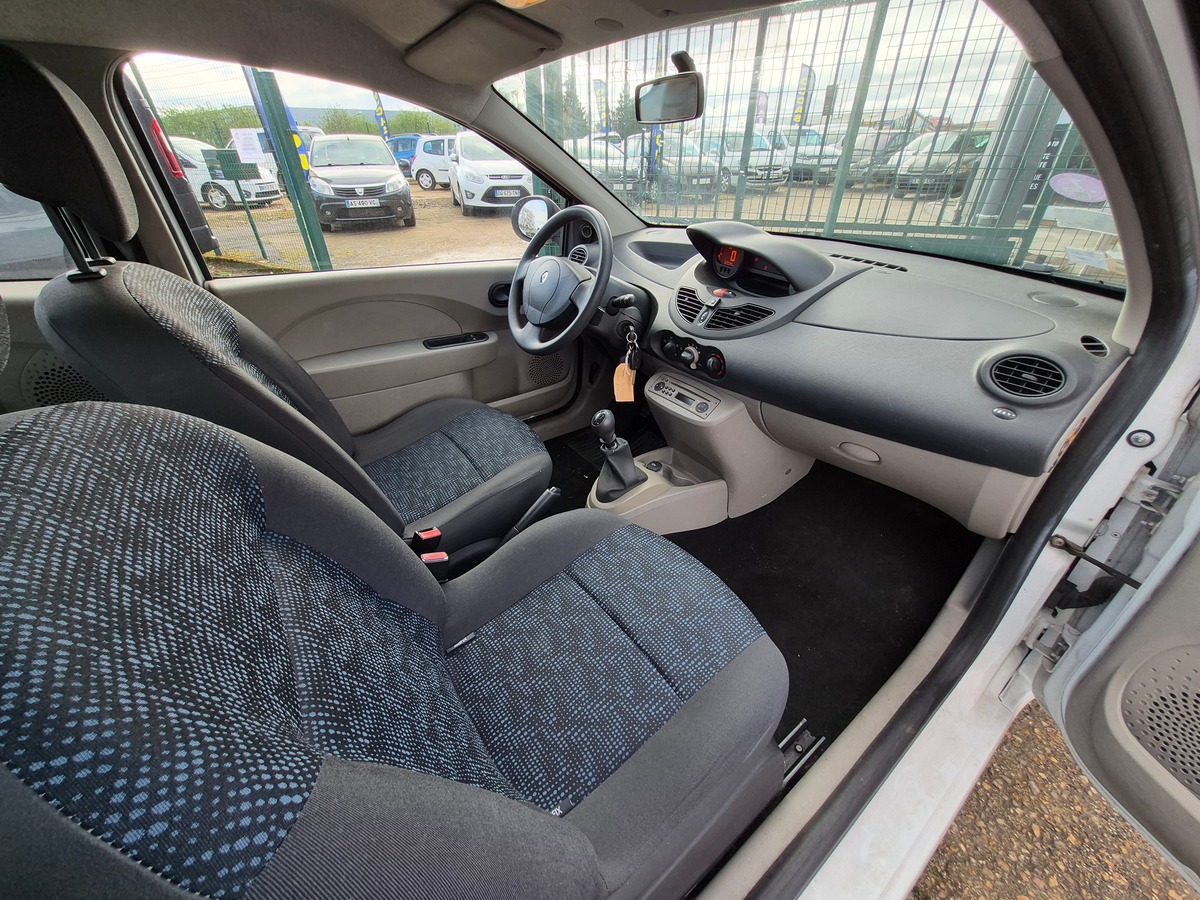 RENAULT Twingo II 1.2 60