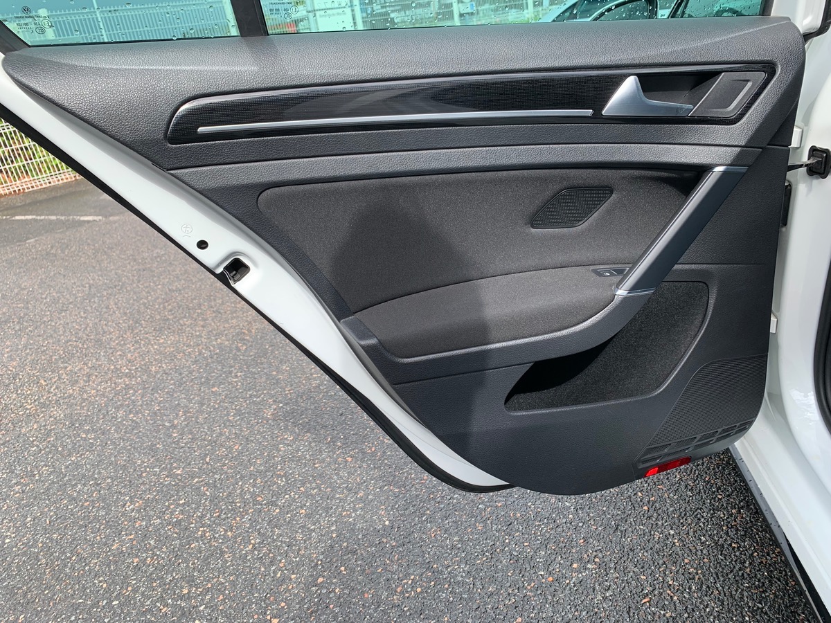 Volkswagen Golf VII 1.5 TSI 150 | Carat | Pack sport R-Line extérieur | Feux xénon | Caméra de Recul