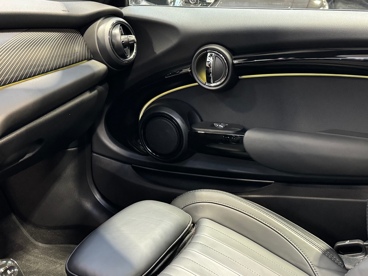Mini Mini (F56) COOPER 136CV RESOLUTE ÉDITION TOIT OUVRANT 1ERE MAIN f
