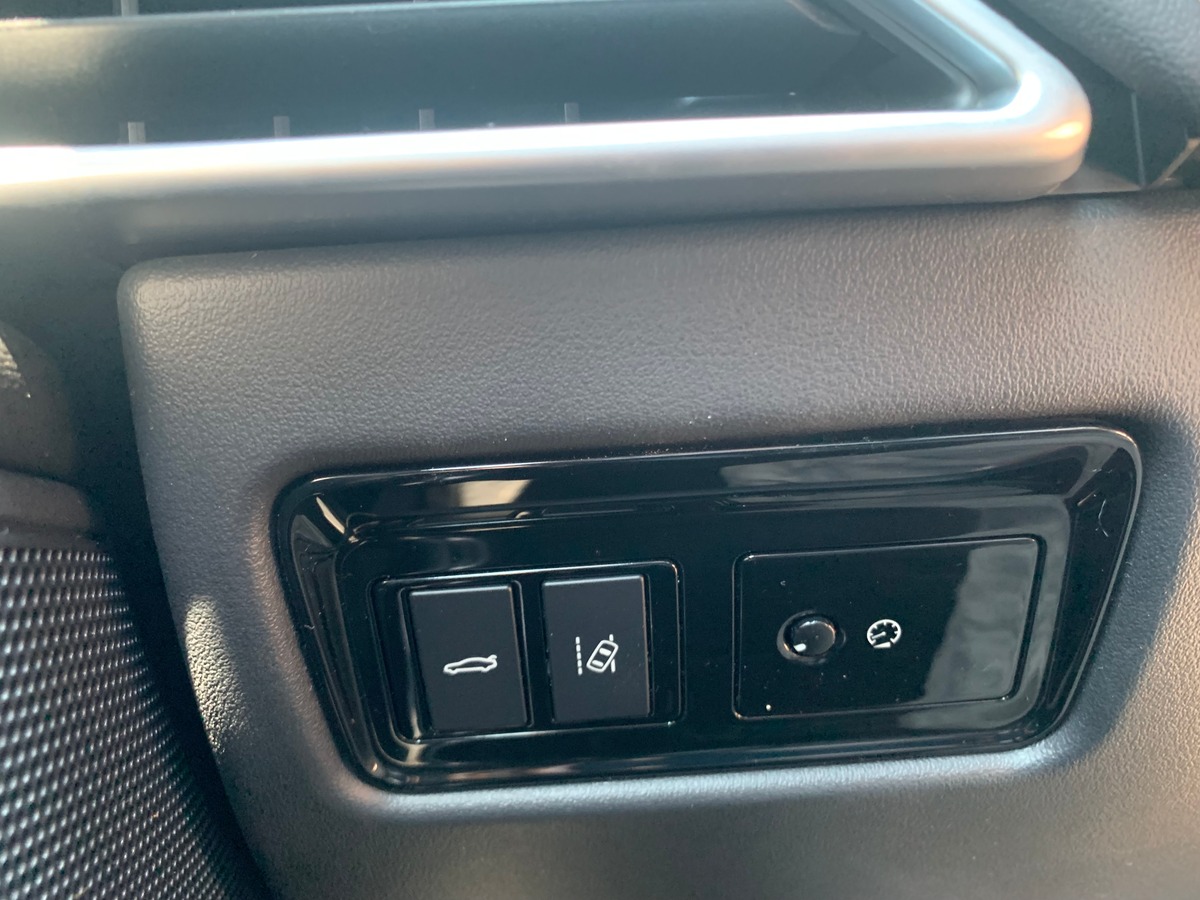 Jaguar XE 240 chevaux | R Sport | GPS | Régulateur de vitesse | Toit ouvrant | Audio MERIDIAN | Cuir