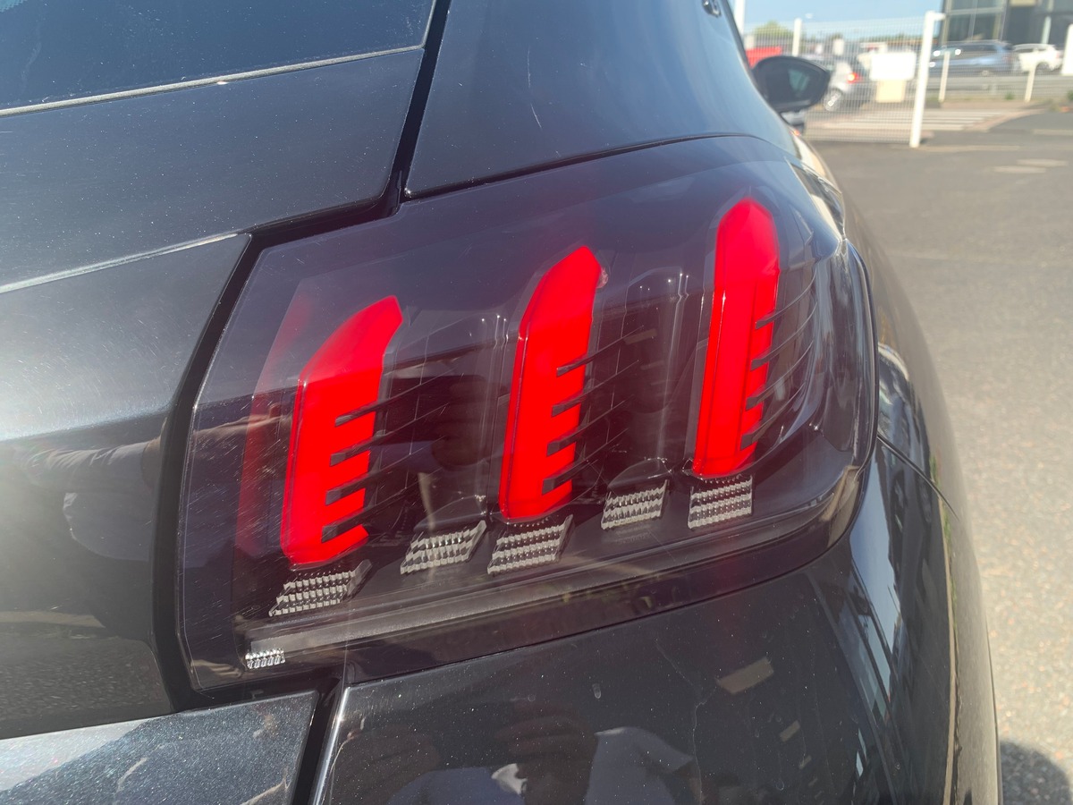Peugeot 208 100 chevaux | GT | Apple car Play Android Auto | Caméra de recul | Régulateur vitesse