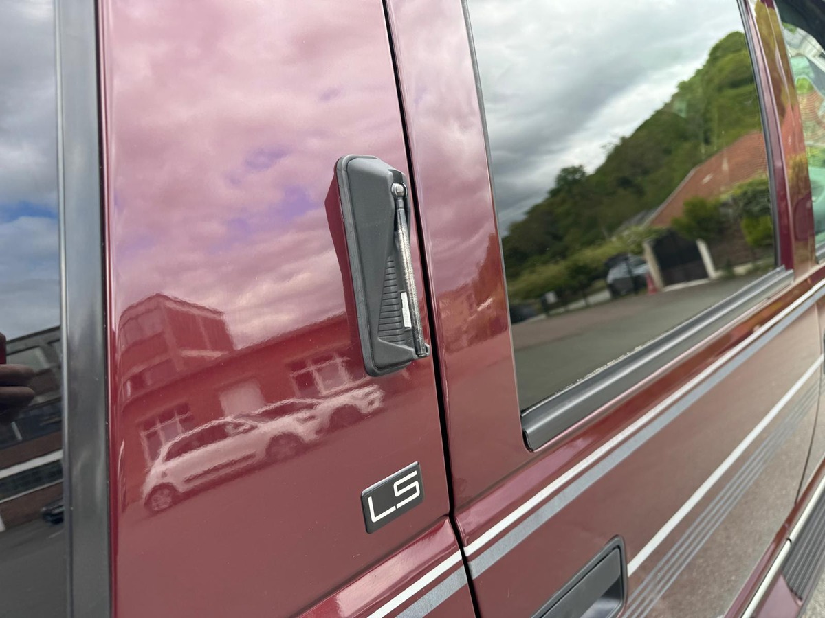 Chevrolet Suburban STARCRAFT 1500 5.7 V8 250cv 7 places