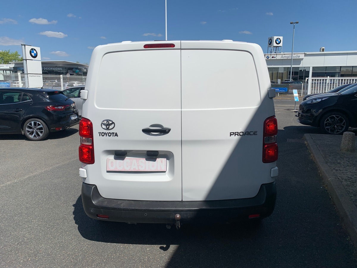 Toyota ProAce 120 chevaux | 3 Places | Medium | Apple car play | GPS | Régulateur de vitesse | Radar