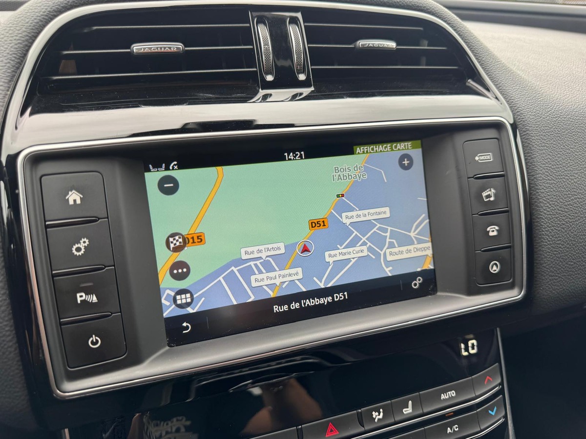Jaguar XE 2.0 200CV R-Sport - Boite automatique