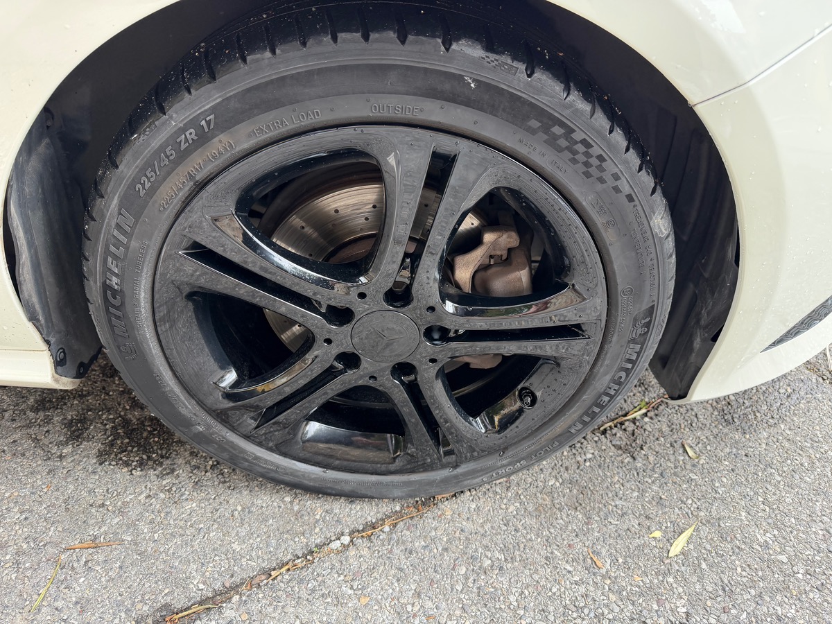 Mercedes Benz Classe A 200 1.6 i 156 CV / Jantes Noires / Pack Black / Sensation / Caméra de Recul