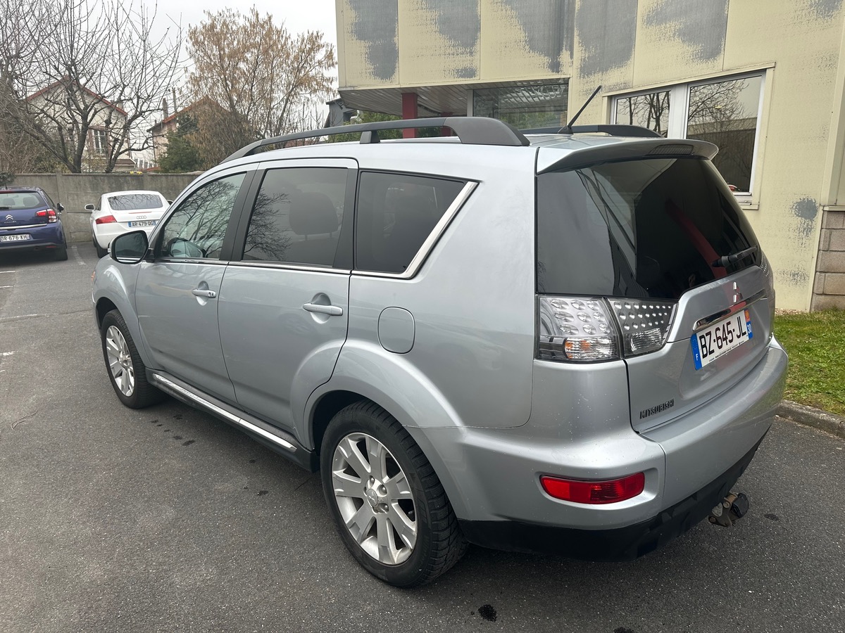 Mitsubishi Outlander 2.2 DI-D 177 CV intense 7 places 4XCBLue