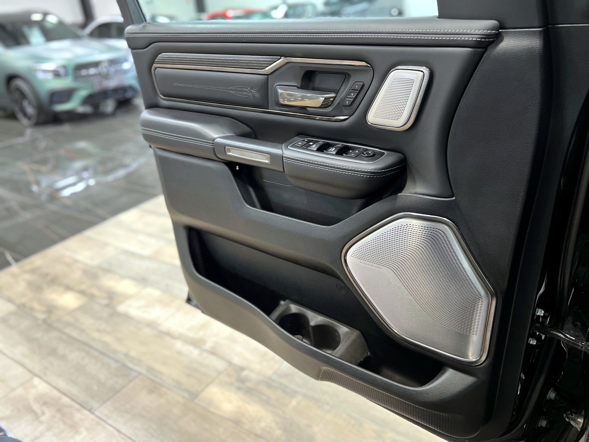 Dodge RAM 1500 CREW CAB 5.7 V8 HEMI LIMITED BLACK