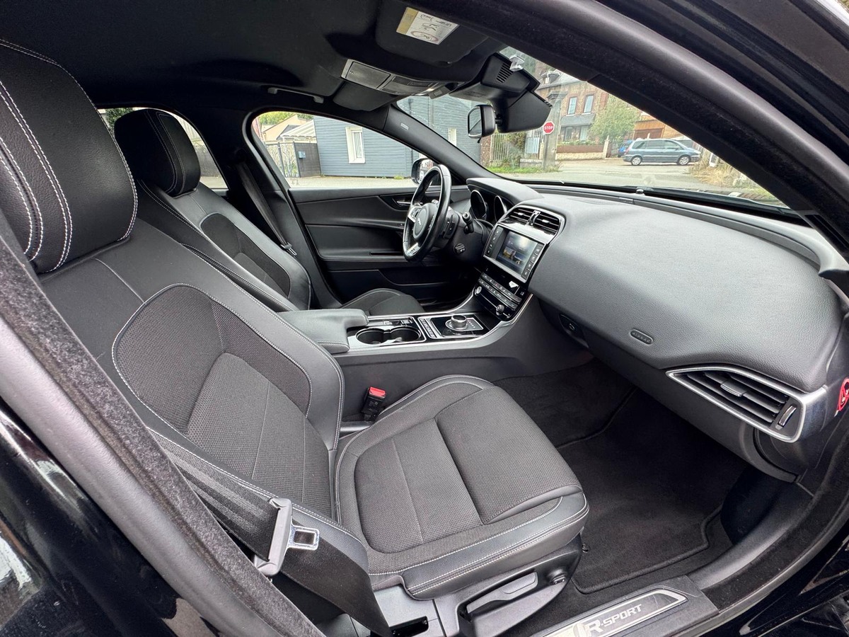 Jaguar XE 2.0 200CV R-Sport - Boite automatique