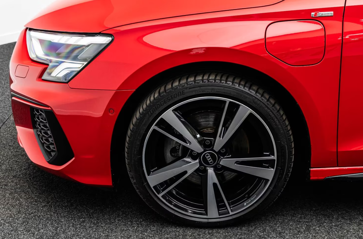 Audi A3 Sportback 40 TFSI e 204ch S line S tronic 6/Bang&Olufsen/Caméra