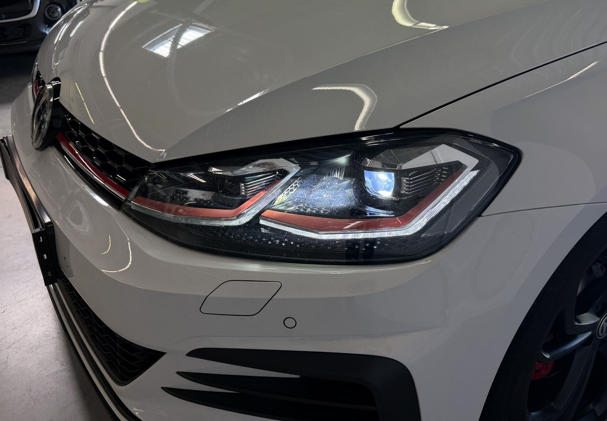 Volkswagen Golf VII - TCR / CarVertical / Echappement Akrapovic / Apple Carplay / Caméra