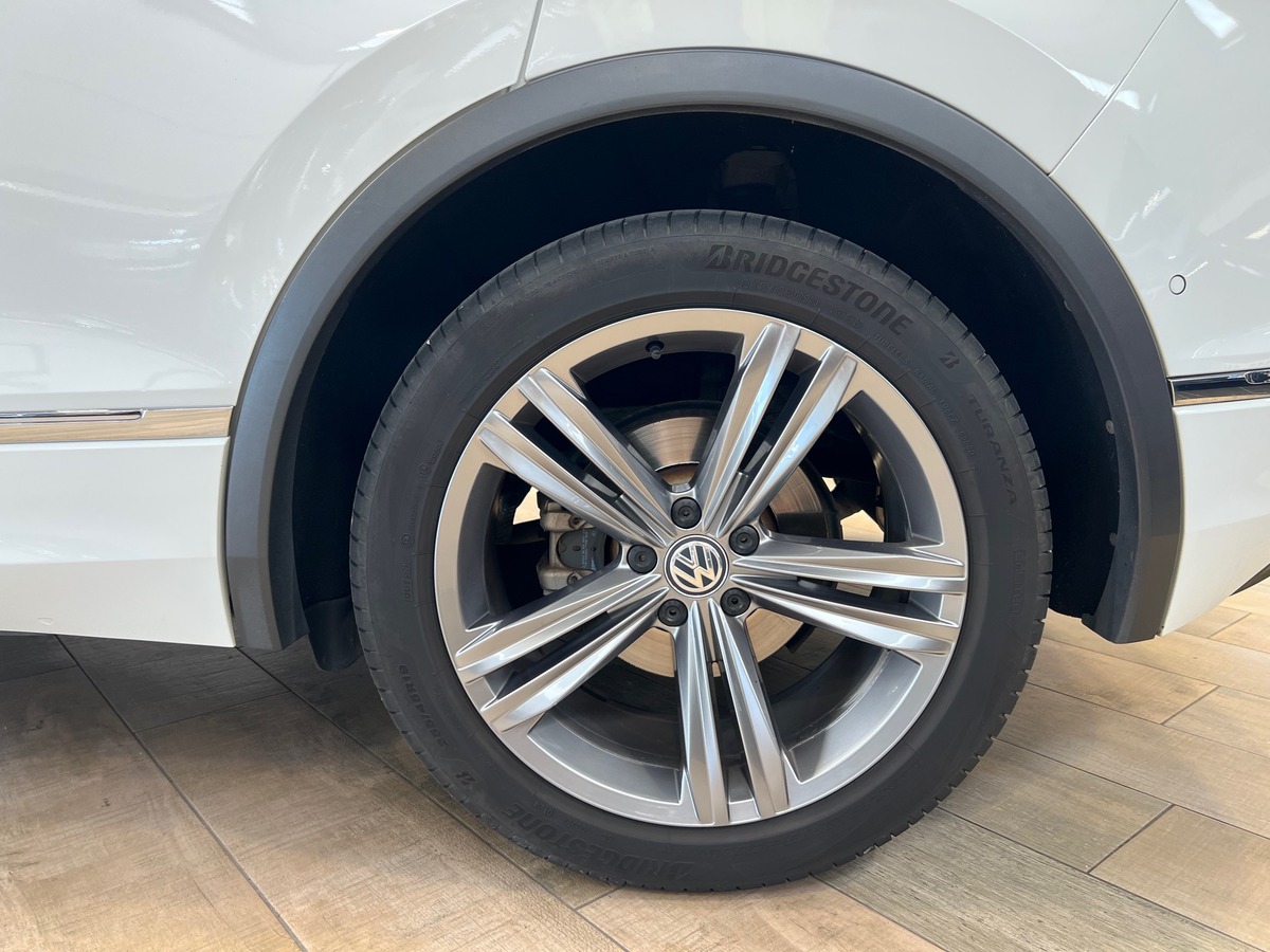 Volkswagen Tiguan II 2.0 TDI 150 DSG7 R-LINE  ATTELAGE/TOIT PANO/CARPLAY/