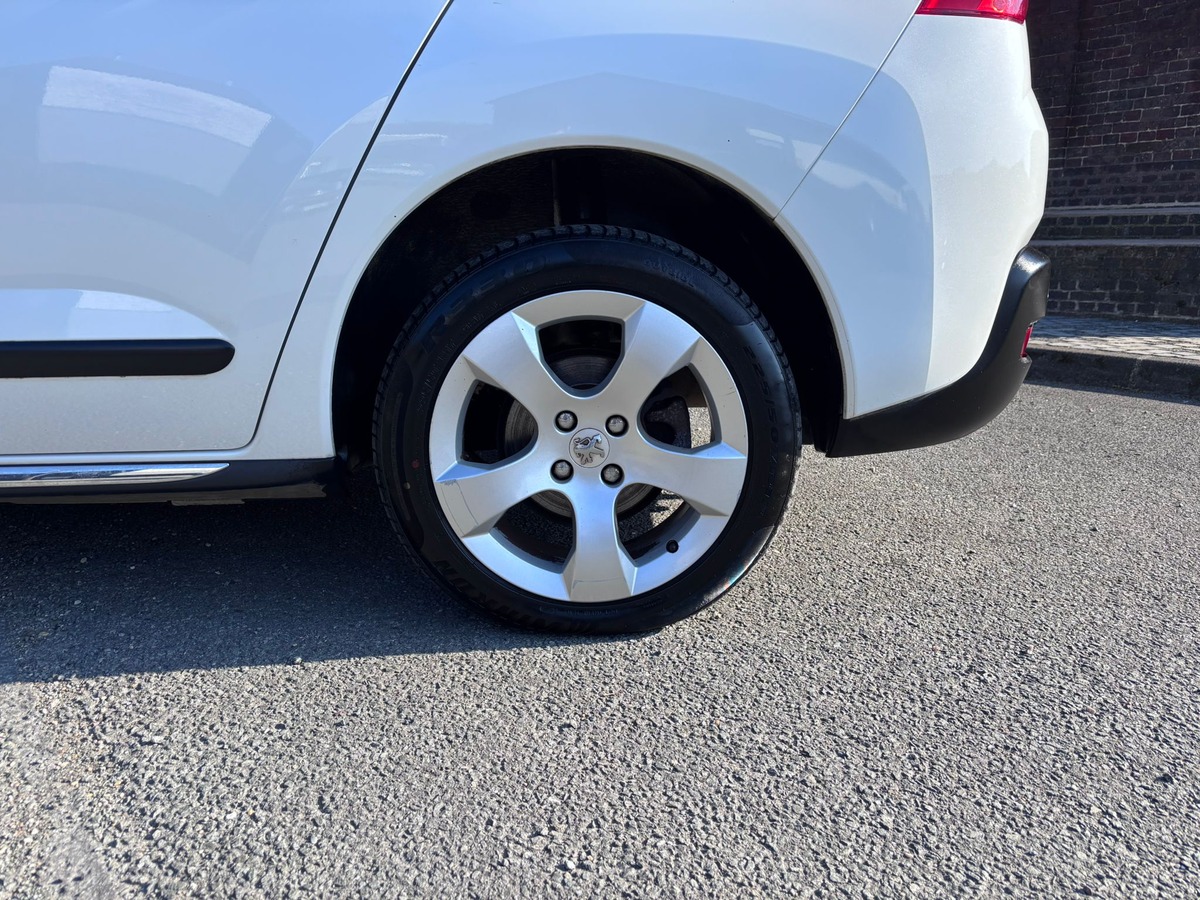 Peugeot 3008 1.6 HDi Style - Attelage - Révisé - Garantie