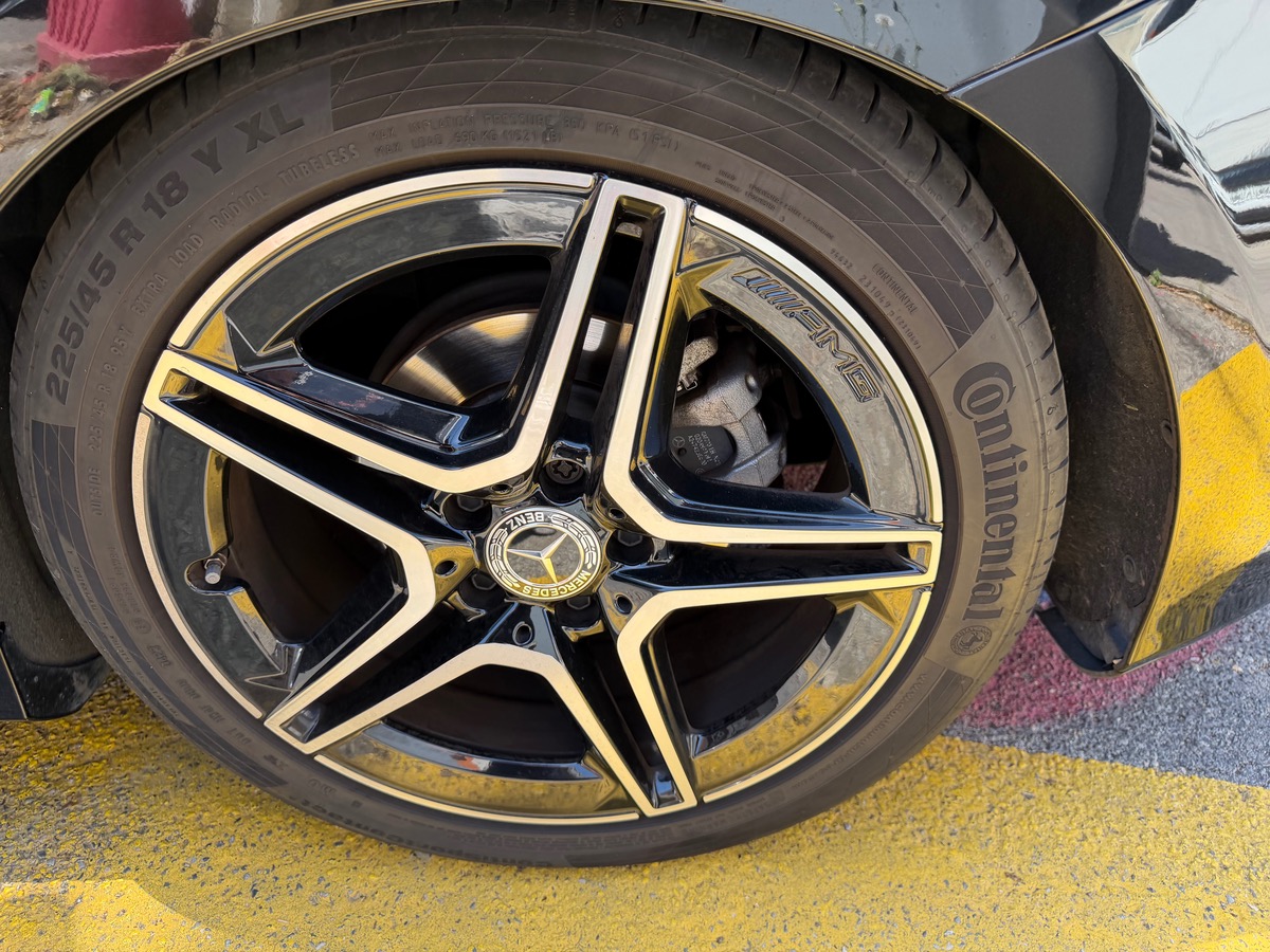 Mercedes Benz CLASSE B 180 D 1.5 116 CV / AMG LINE / Toit Ouvrant / Caméra 360° / Full Options