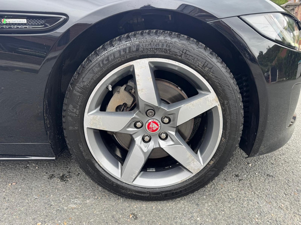 Jaguar XE 2.0 200CV R-Sport - Boite automatique
