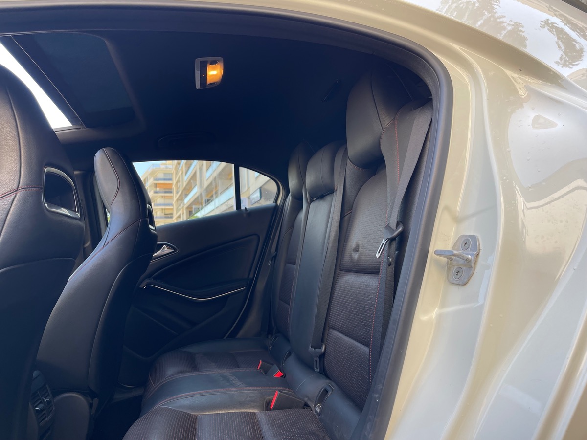 Mercedes Benz Classe A 200 CDI 136CV Pack AMG / Fascination / Toit Ouvrant / Full Options