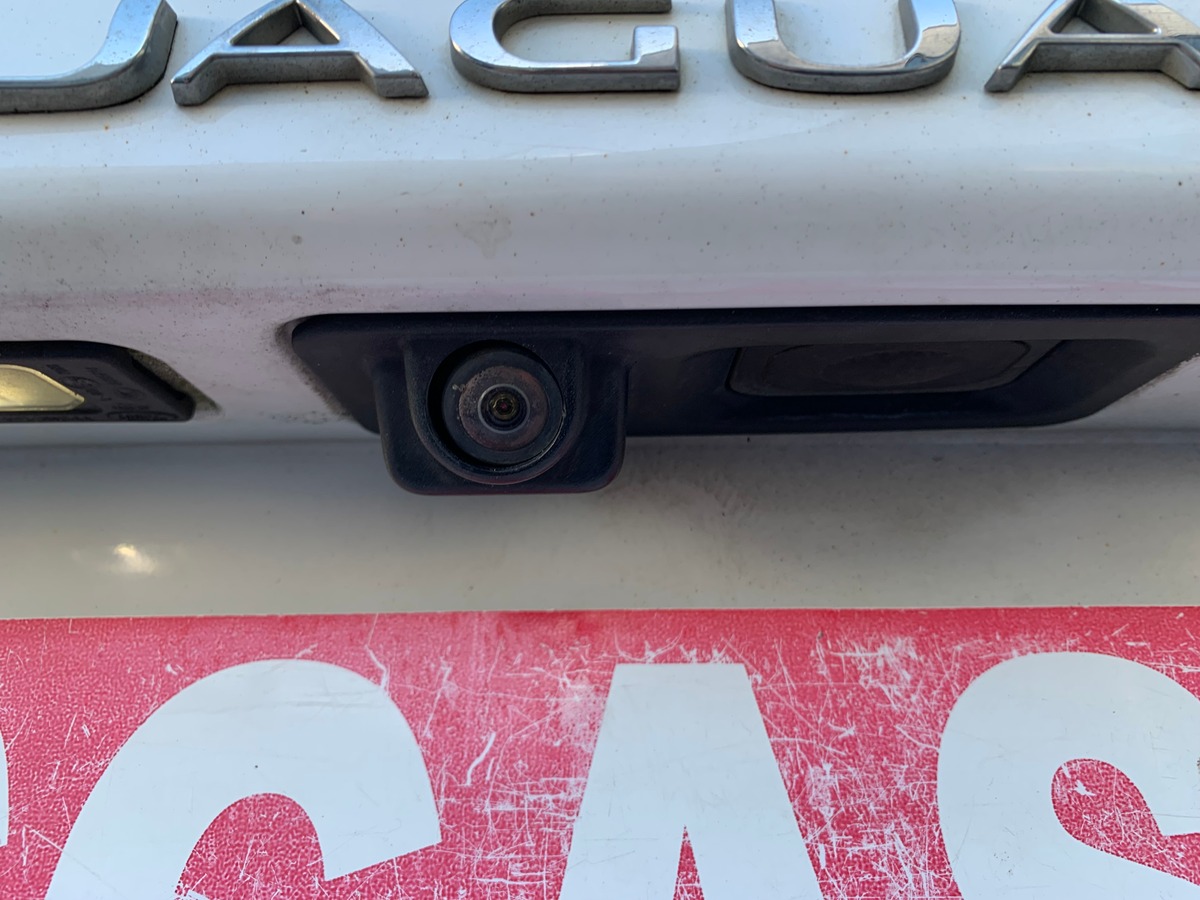 Jaguar XE 180 ch | Intérieur cuir | Toit ouvrant | Caméra de recul | GPS | Bluetooth