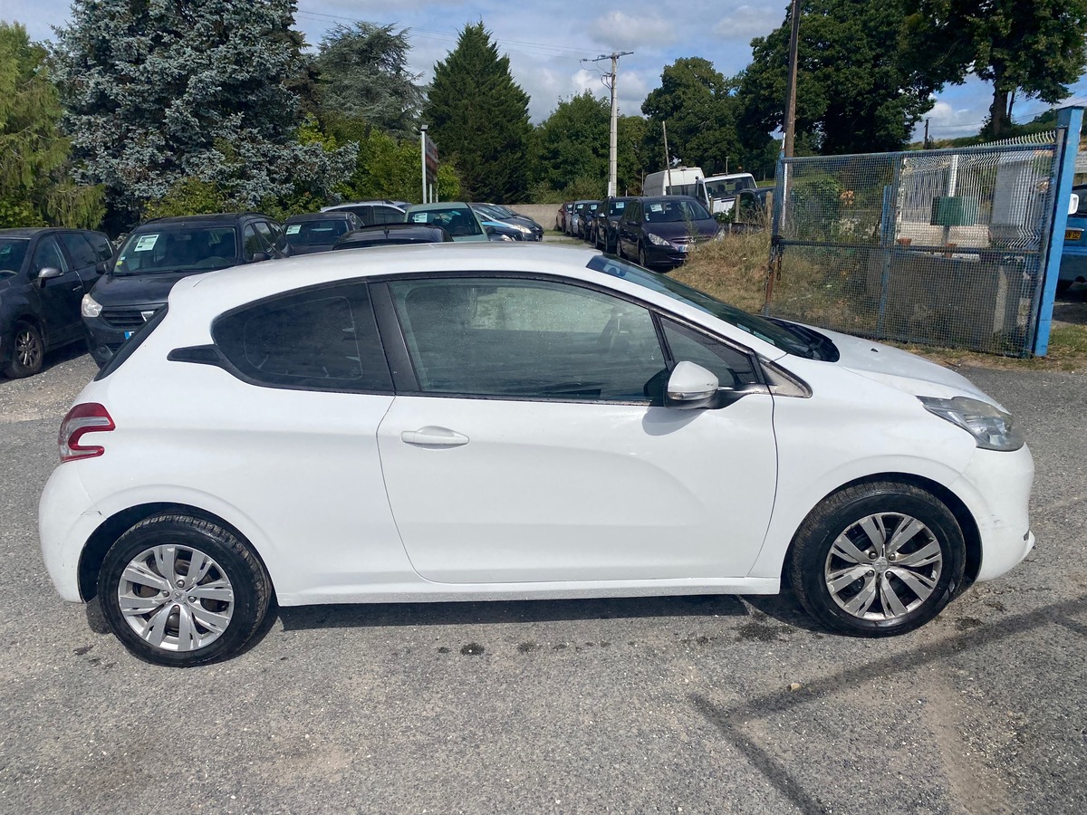 Peugeot 208 1.4 hdi 70cv