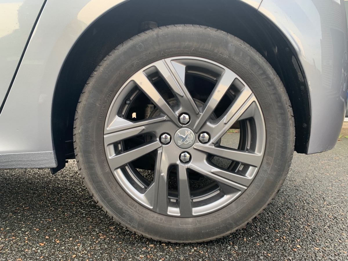 Peugeot 208 75 ch | Active pack | GPS | Mirror Link | Radar de stationnement arriére