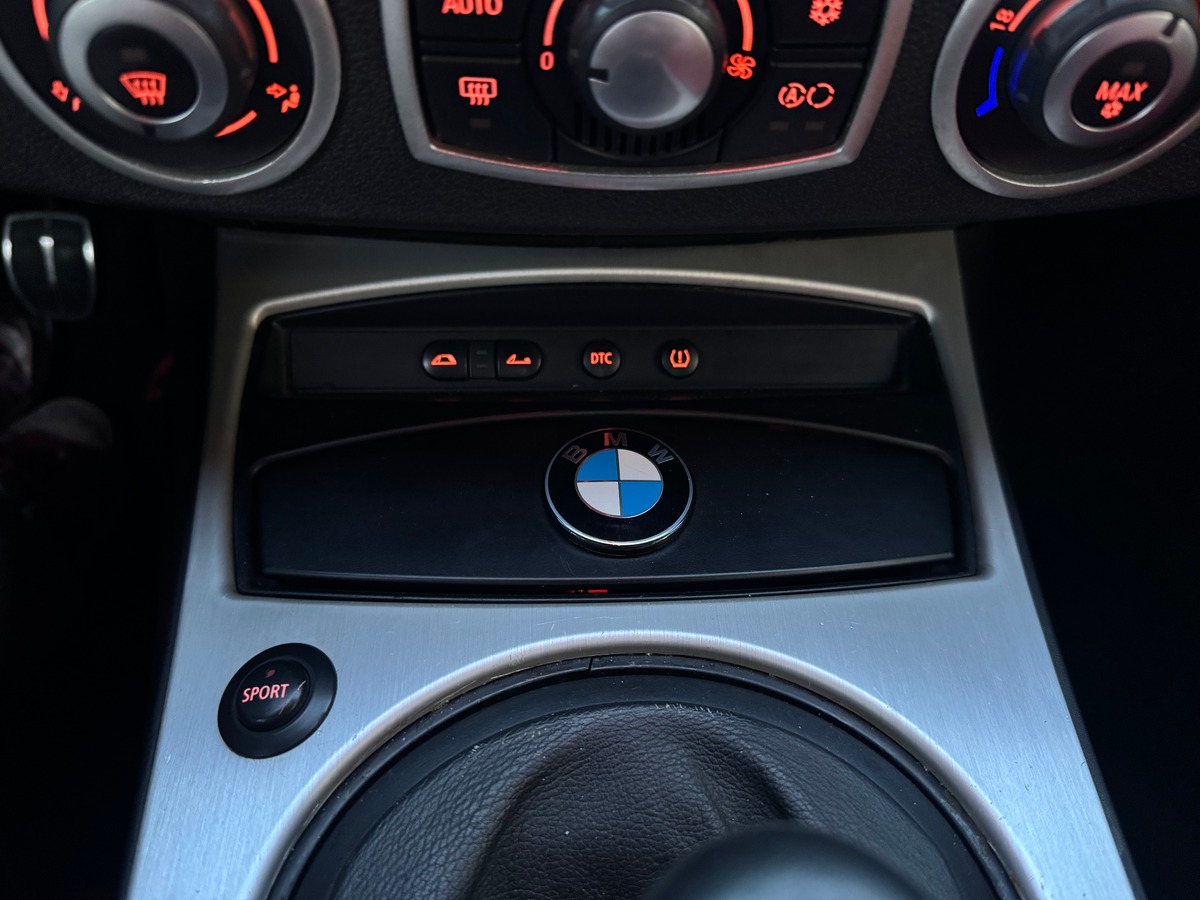 Bmw Z4 3.0si 265 ch | GPS | Volant et pommeau de vitesse M | Jantes 18'' | Climatisation | Cuir