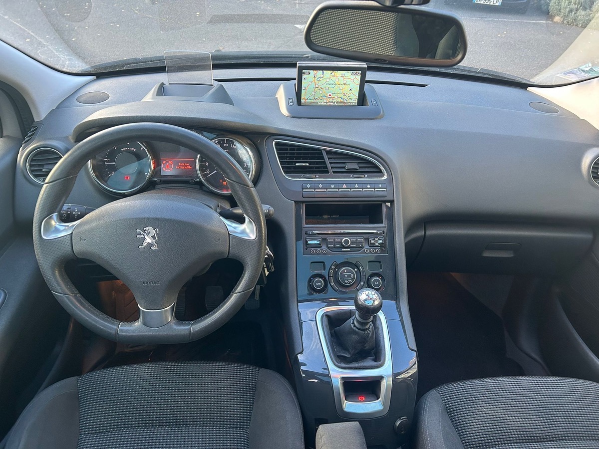 Peugeot 5008 1.6 HDI 115 CV allure 1er main 4X sant frait CB