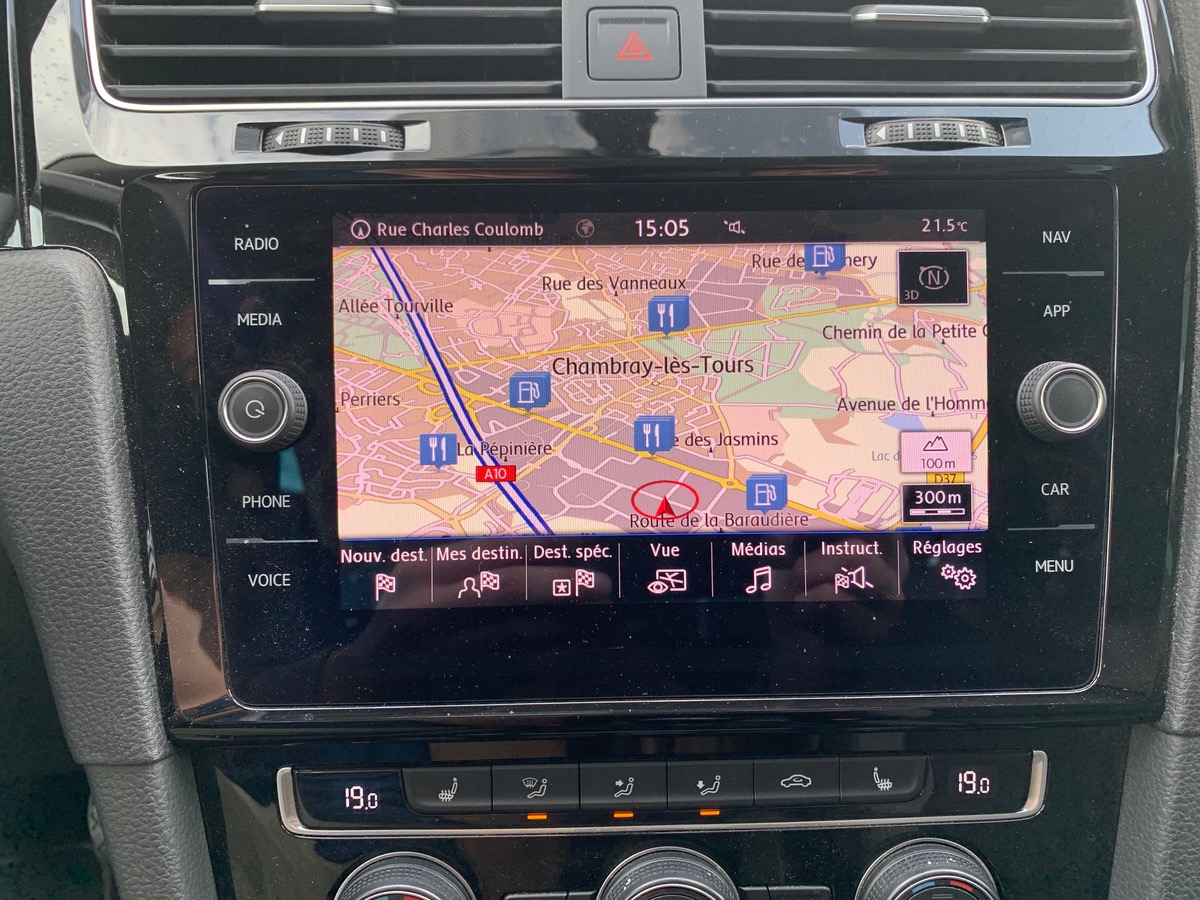 Volkswagen Golf VII 1.5 TSI 150 | Carat | Pack sport R-Line extérieur | Feux xénon | Caméra de Recul