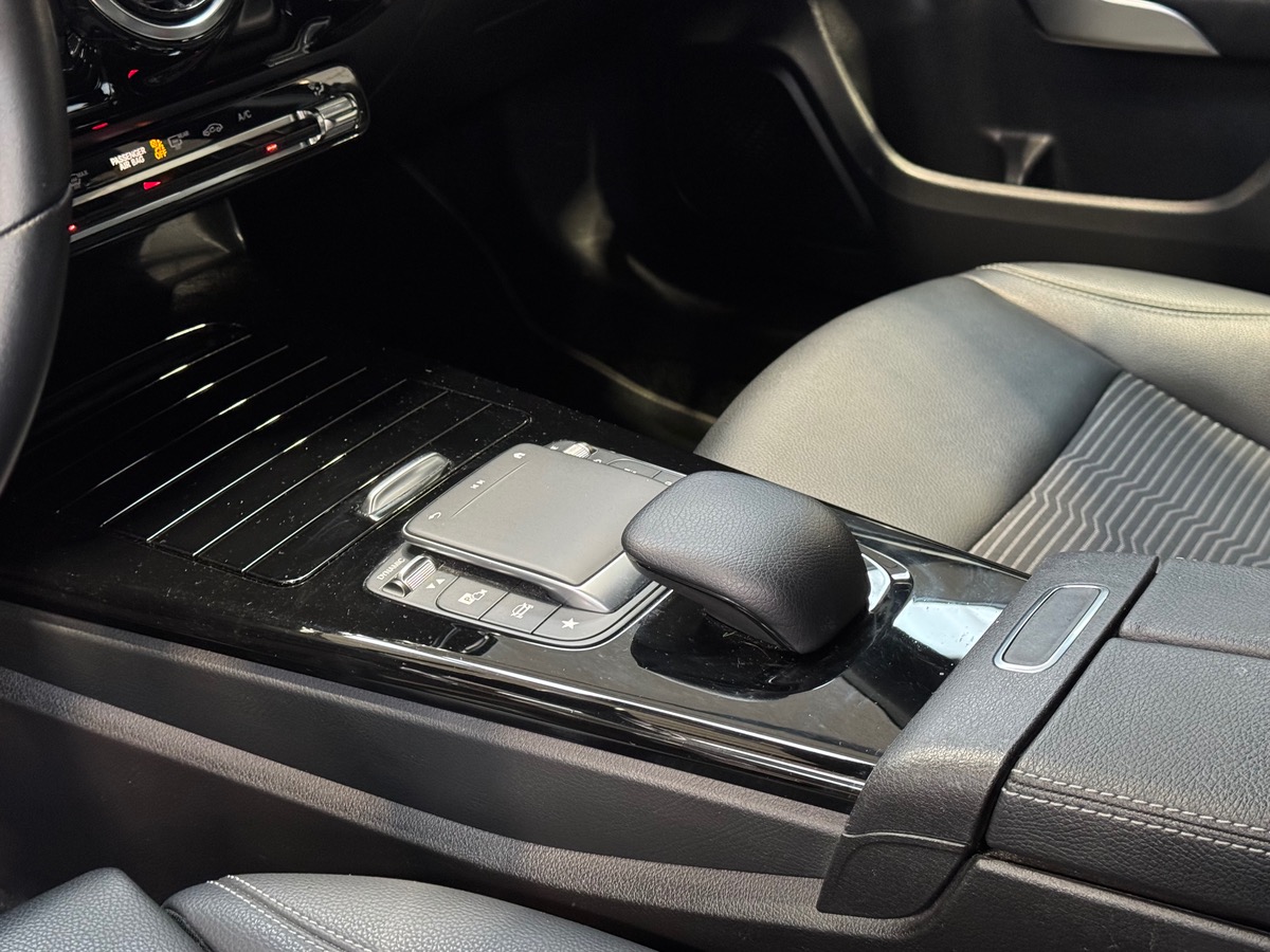 Mercedes-Benz Classe A 200 PROGRESSIVE LINE 163CV 7G-DCT 1ERE MAIN c