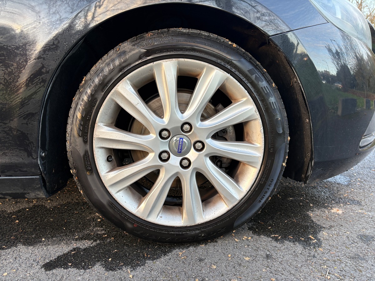 Volvo V40 D2 SUMMUM - 115CH - ENTRETIEN COMPLET