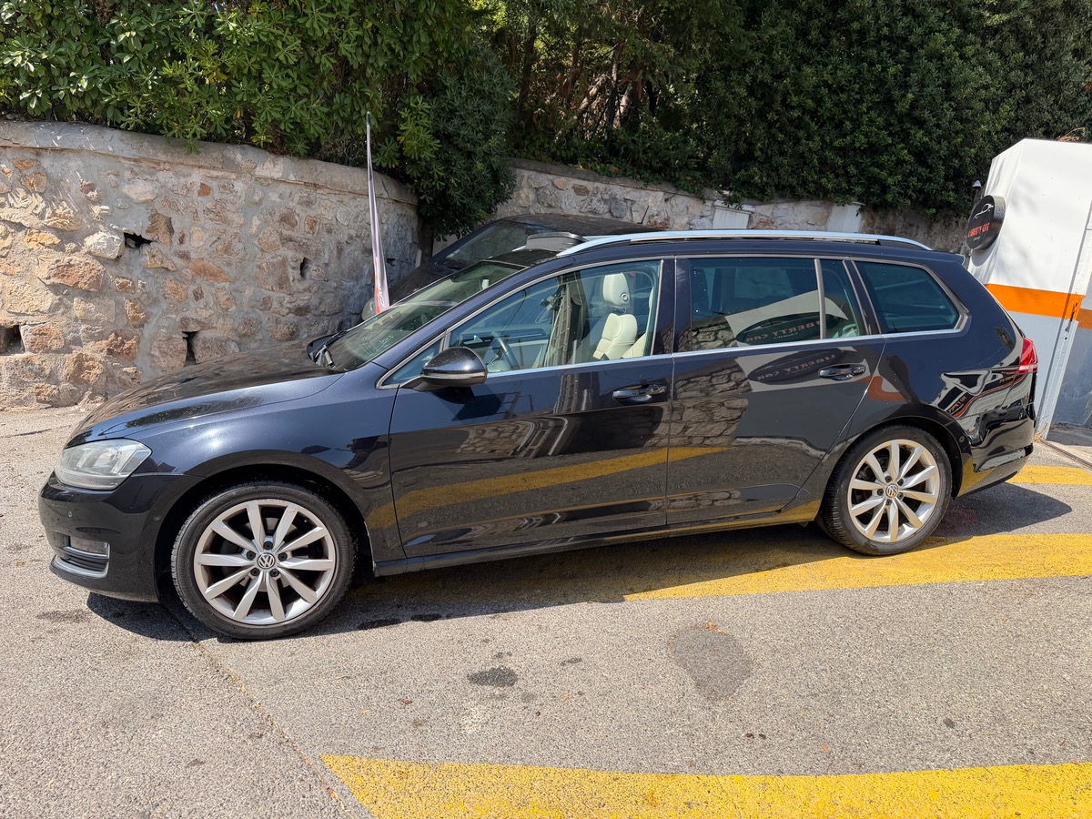 Volkswagen Golf VII SW 1.6 TDI 110 CV / Carat + / Toit Ouvrant / intérieur Cuir / Caméra