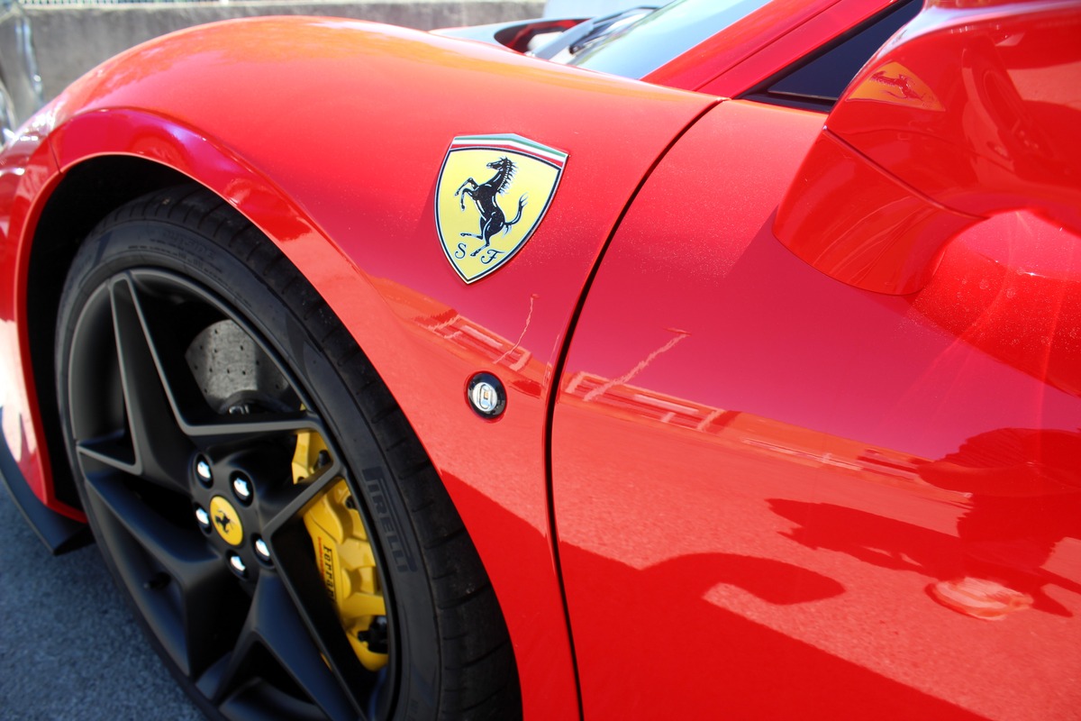 Ferrari F8 Tributo COUPE 3.9 DCT V8 BiTurbo 720 ch 1ère MAIN  ROSSO SCUDERIA - ORIGINE FRANCE