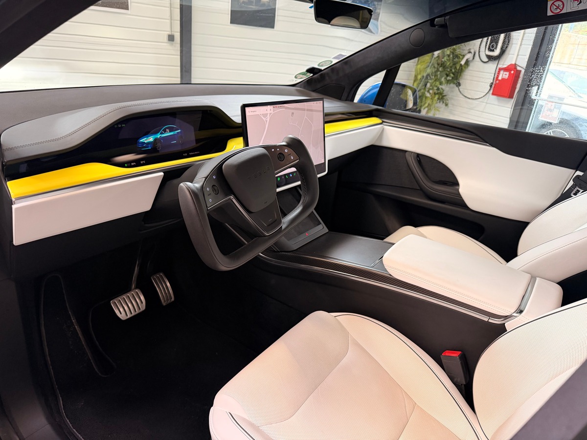 Tesla Model X PLAID 1020 CH