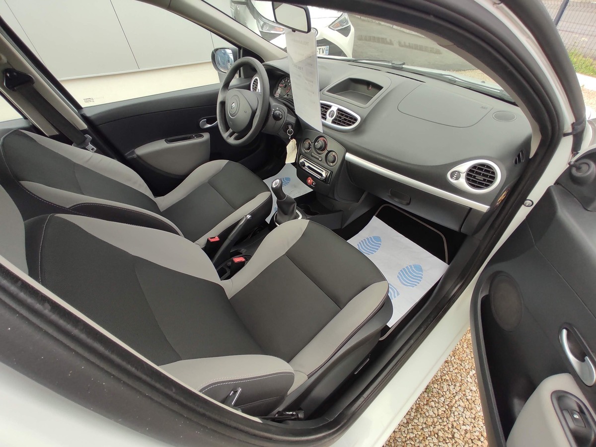 RENAULT Clio 1.2 16v 75 Authentique