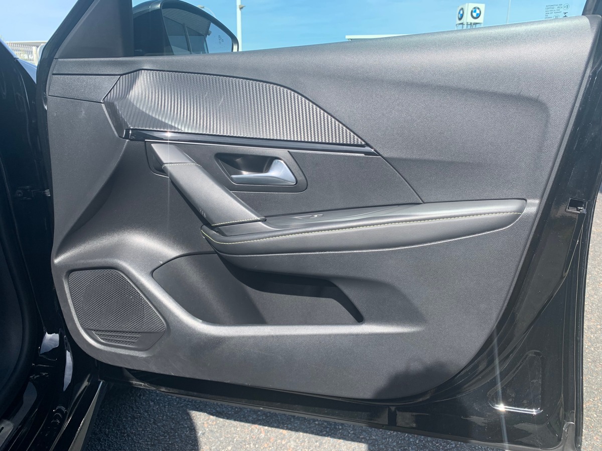 Peugeot 208 100 chevaux | GT | Apple car Play Android Auto | Caméra de recul | Régulateur vitesse