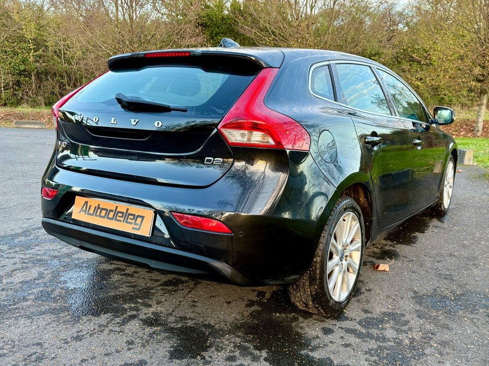 Volvo V40 D2 SUMMUM - 115CH - ENTRETIEN COMPLET