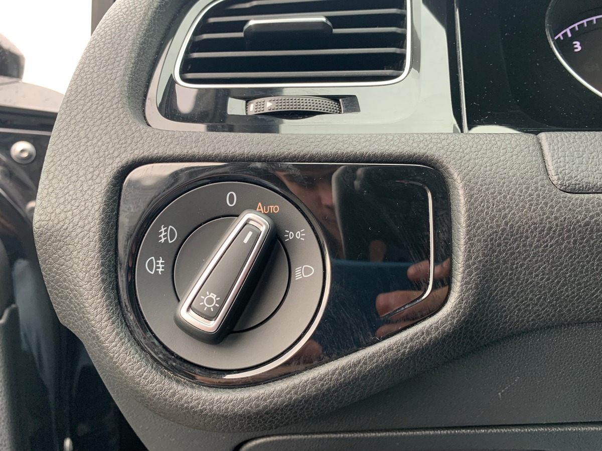 Volkswagen Golf 125 | Sound | Caméra recul | Régulateur | GPS | Apple car play | Attelage amovible