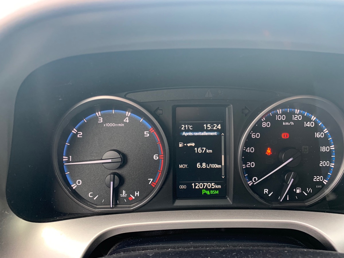 Toyota RAV4 143 | DESIGN | D-4D | 2WD | GPS | Caméra recul | Sièges avant sport | Régulateur vitesse