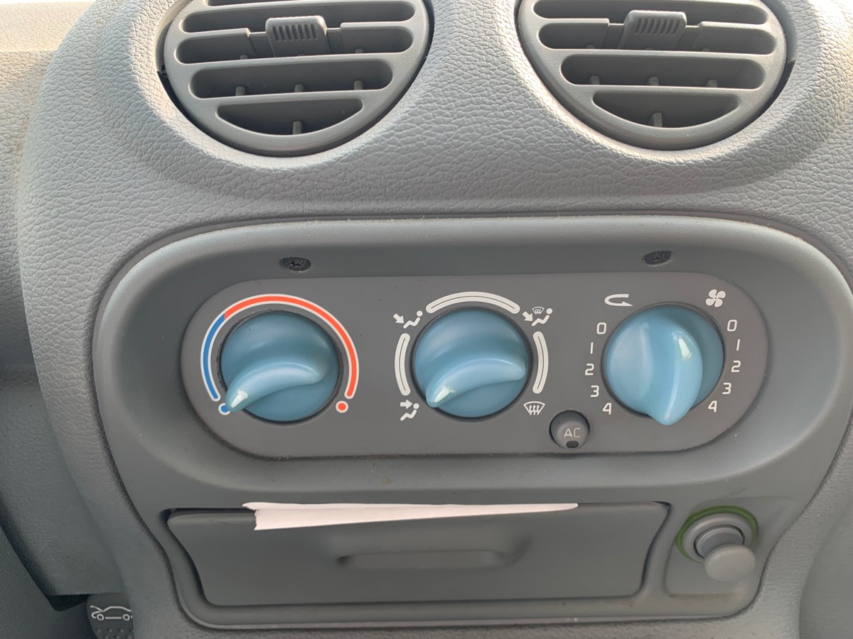 RENAULT Twingo 75 chevaux | Climatisation | Vitres électriques | Roue de secours | Radio CD