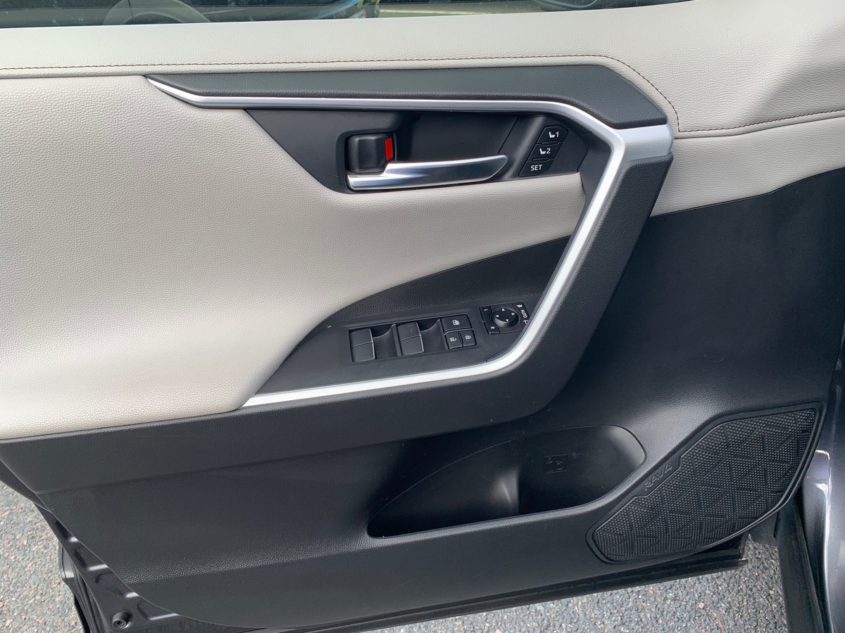 Toyota RAV4 222 ch | AWD | Lounge | Caméra vue 360° | Cuir | Régulateur de vitesse adaptatif