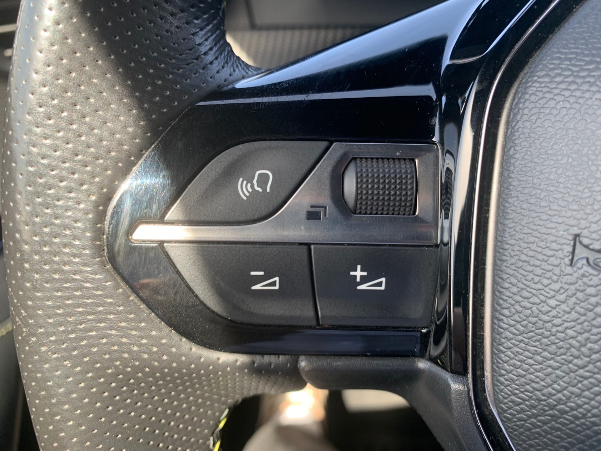 Peugeot 208 100 chevaux | GT | Apple car Play Android Auto | Caméra de recul | Régulateur vitesse