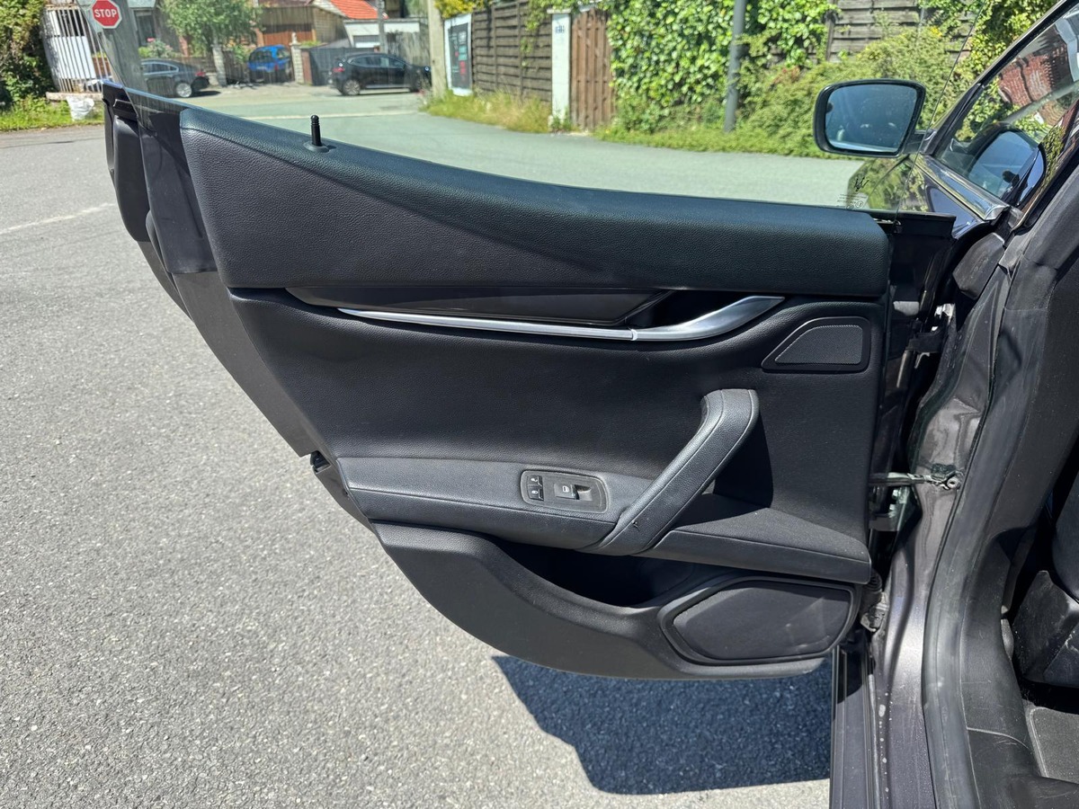 Maserati Ghibli 3.0 V6 Diesel 275 ZF8 - GARANTIE - Révisé