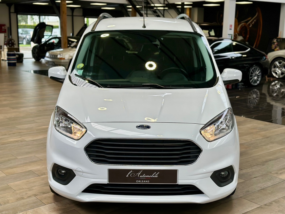 Ford Tourneo Courier (2) 1.5 TDCi 100 Titanium BVM6 + Attelage h