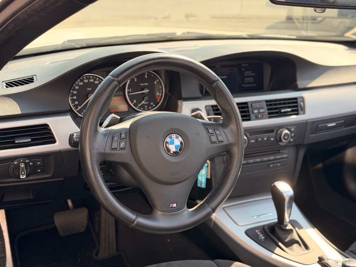 Bmw Série 3 Cabriolet Sport Design (E93) LCI 320d 2.0 d 184 cv Boîte auto - Sièges Alcantara