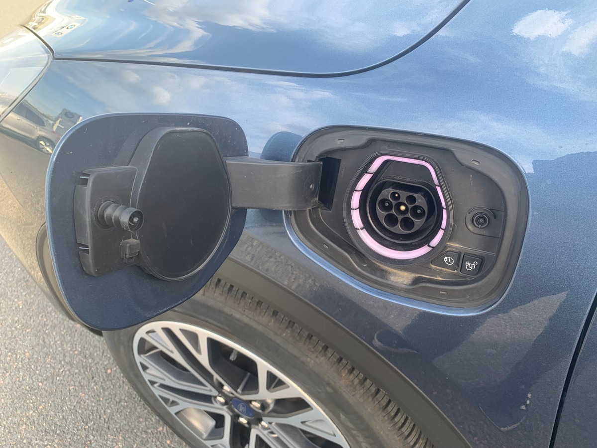 Ford Kuga 225 ch | 2.5 PHEV | Titanium | Apple car Play | Radar de stationnement avant et arriére