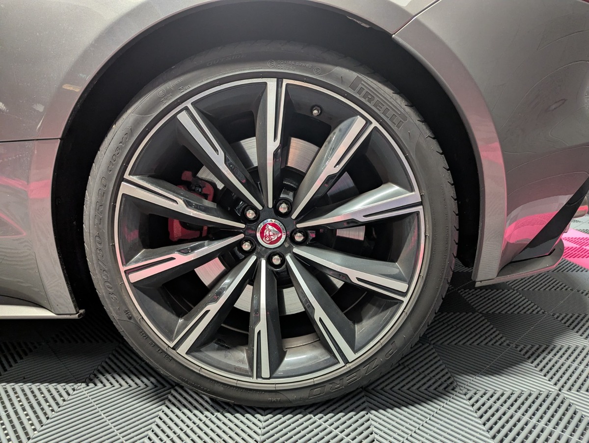 Jaguar F-TYPE R V8 5L 575 ch BVA8 AWD PAS DE MALUS