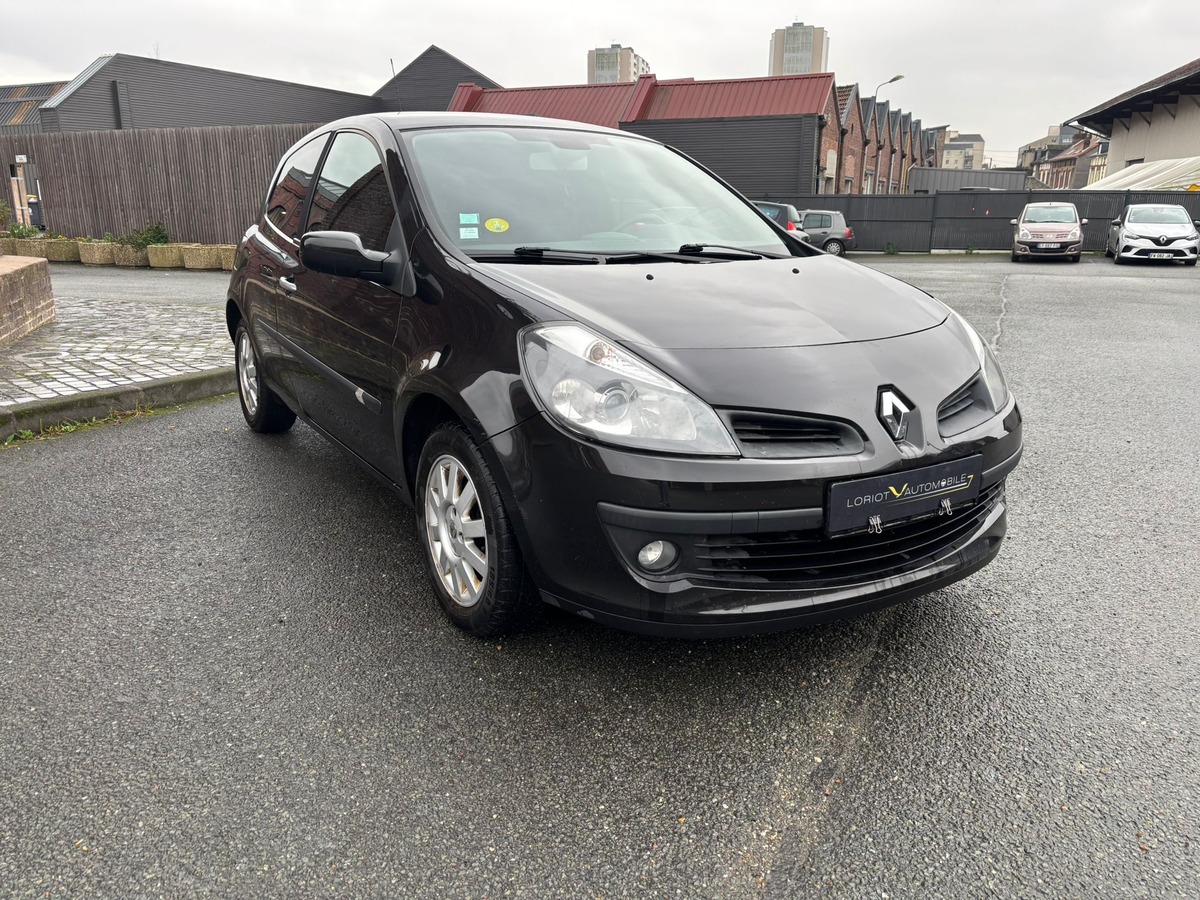 RENAULT Clio III 1.6 Dynamique - VENTE A MARCHAND