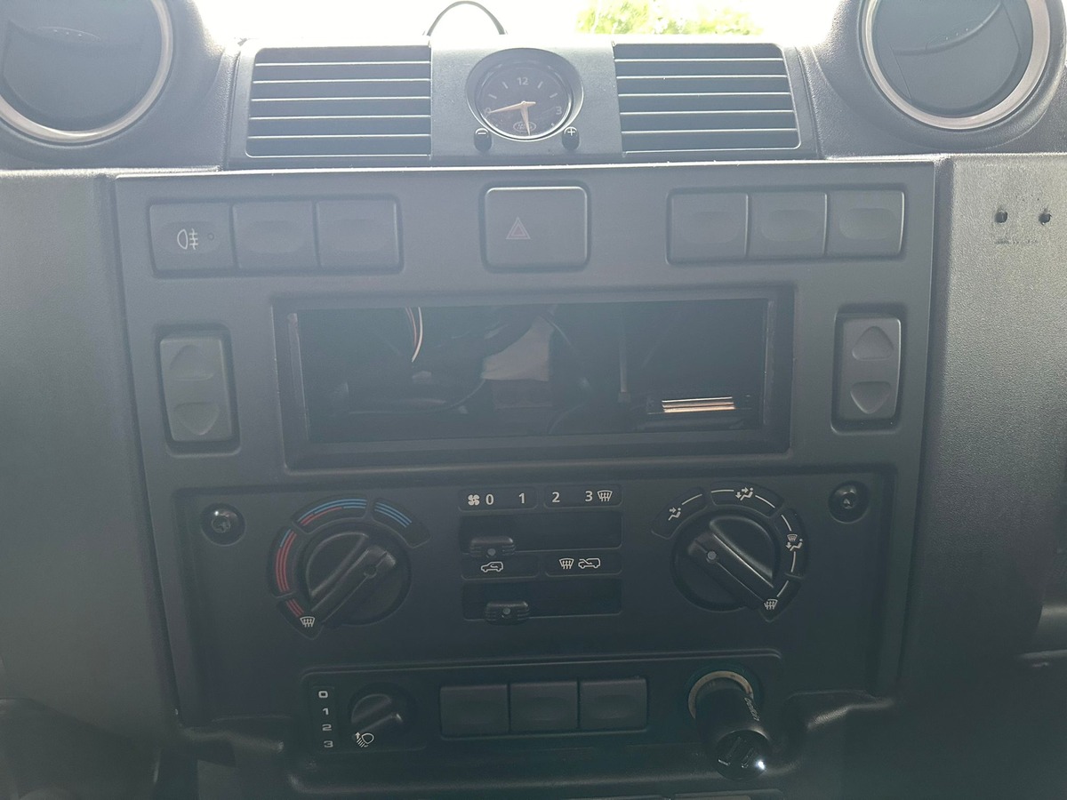 Land-Rover Defender 3 2.2 122 PICK UP MARK V