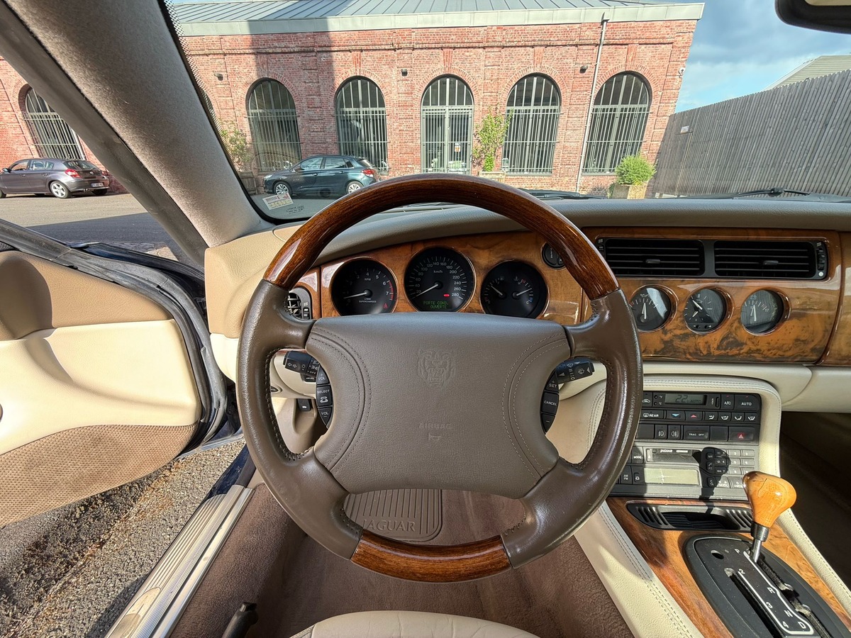 Jaguar XKR 2000