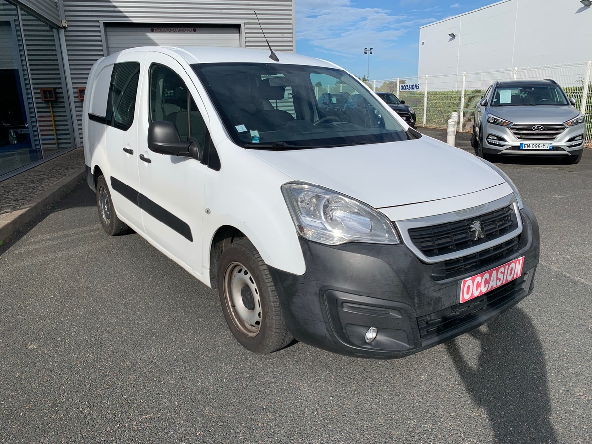 Peugeot Partner 100 ch | 5 Places | GPS | Climatisation | Attelage | Roue secours | Apple car play