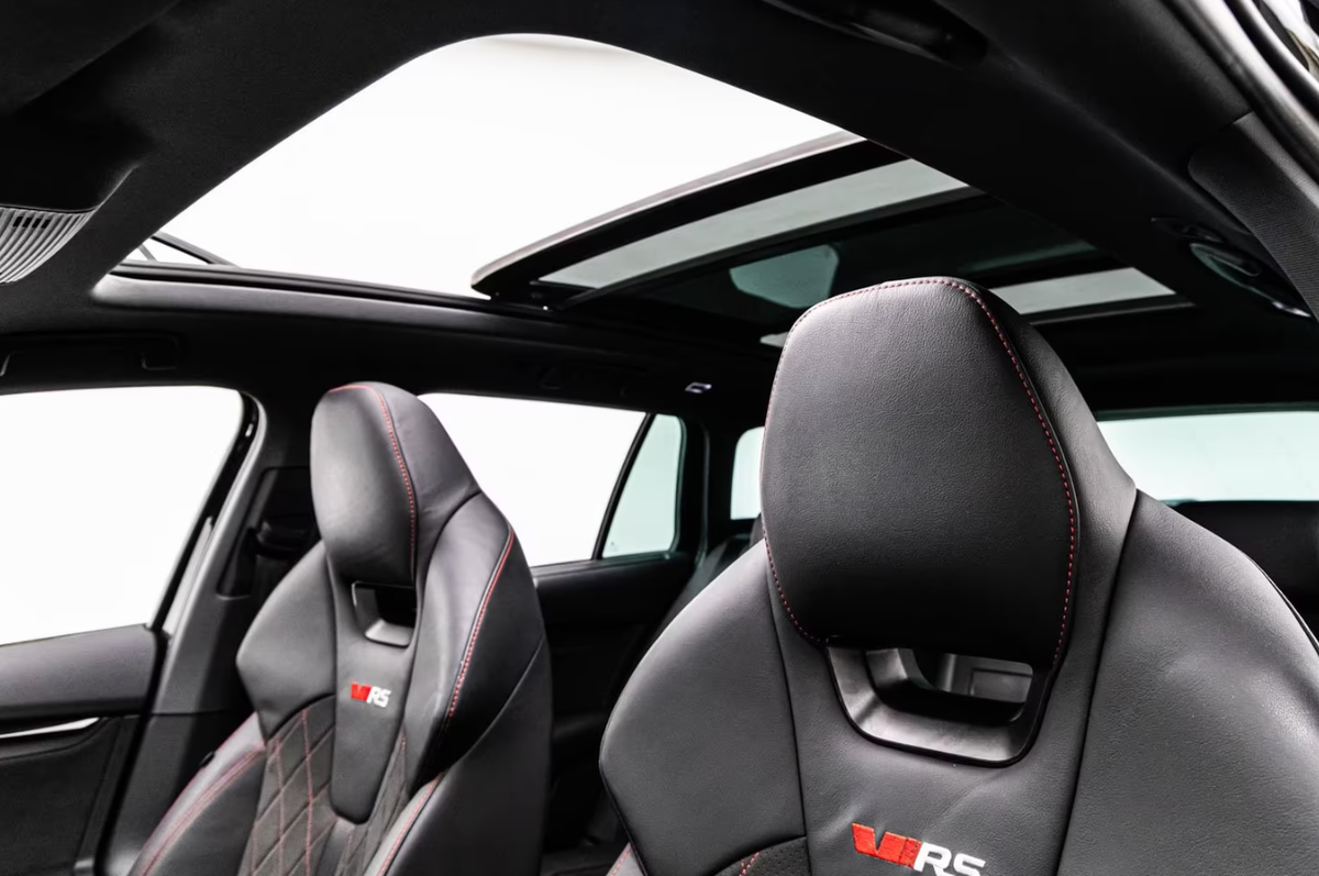 Skoda Octavia Combi 2.0 TDI 200ch RS DSG7/Toit ouvrant/Attelage/Caméra/Matrix/Aff tête haute/Canton